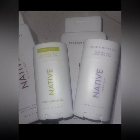 Native Deodorant & body wash bundle - Picture 4 of 4